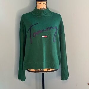 Tommy Hilfiger XL Ladies Vintage green cropped sweater. Classic look. All cotton
